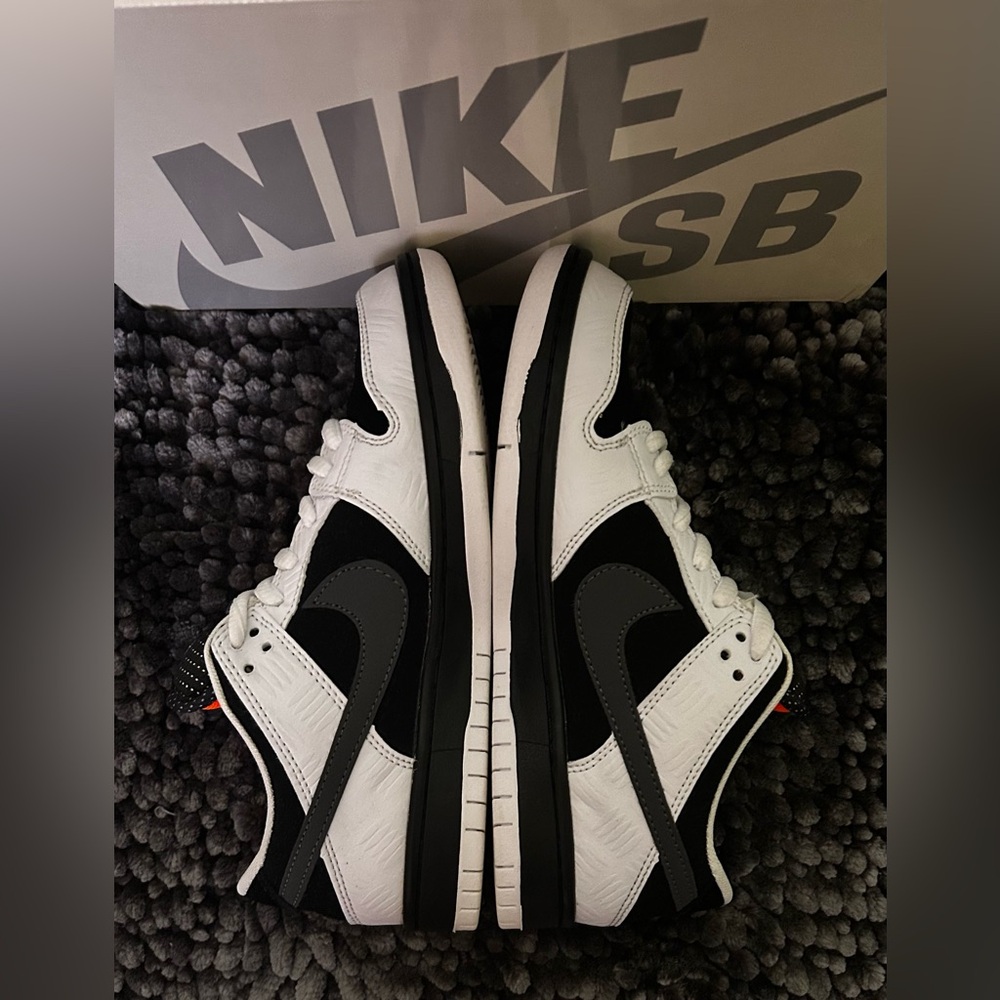Nike TightBooth SB Dunk Low Pro Black and White Sneakers/Skateboard Shoes Size 8 - Picture 10 of 16